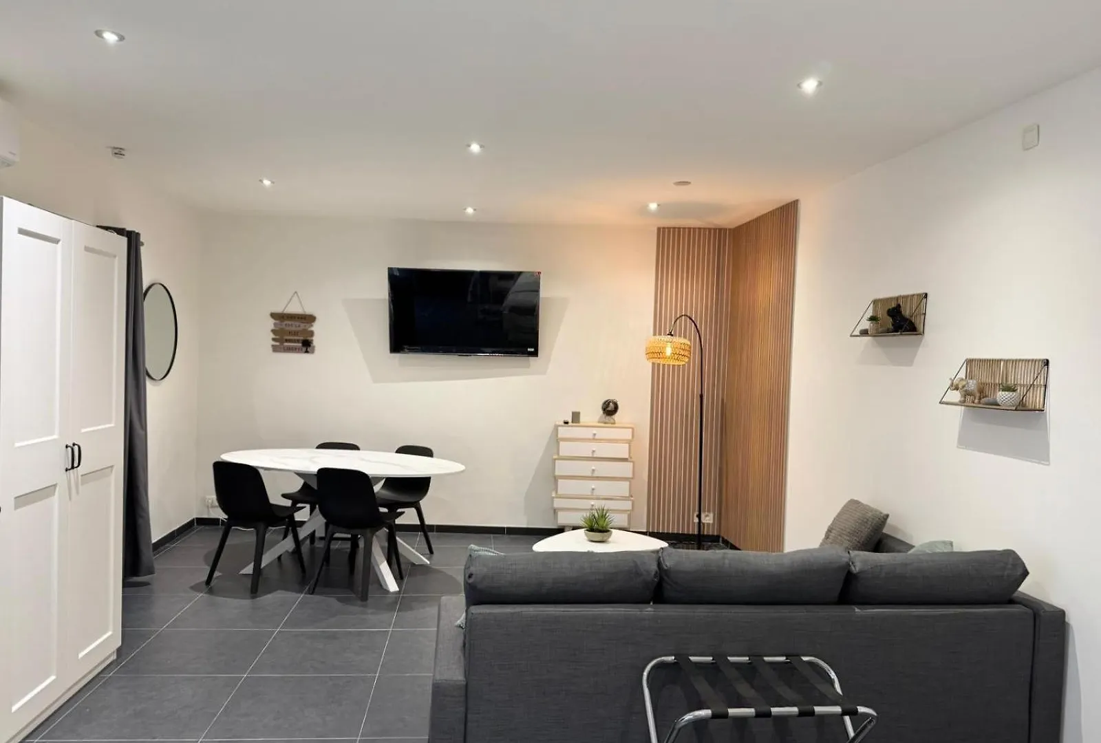Spacieux Studio Proximite Aeroport Charleroi 0*,